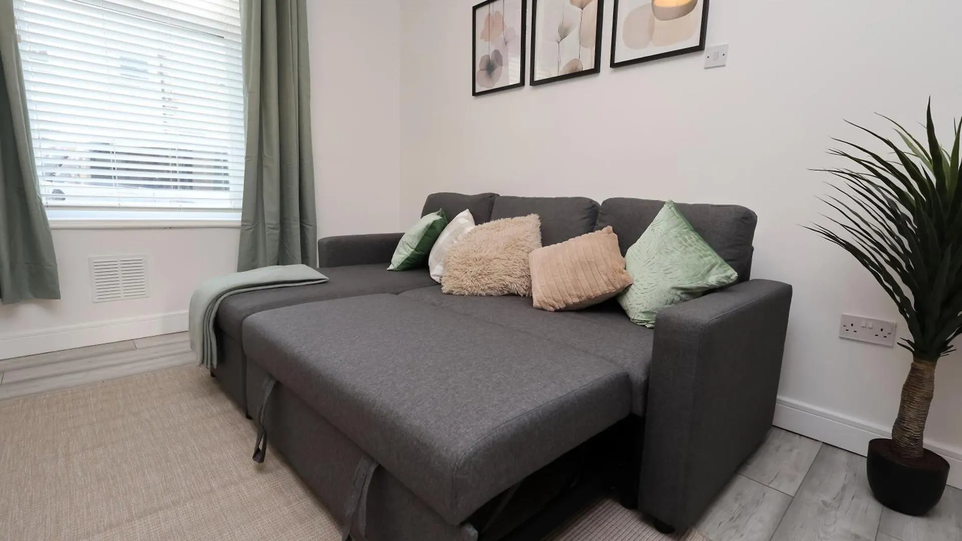 The Central Stay - 5 Minute Walk To Cardiff Centre, Up To 6 People 0*,
