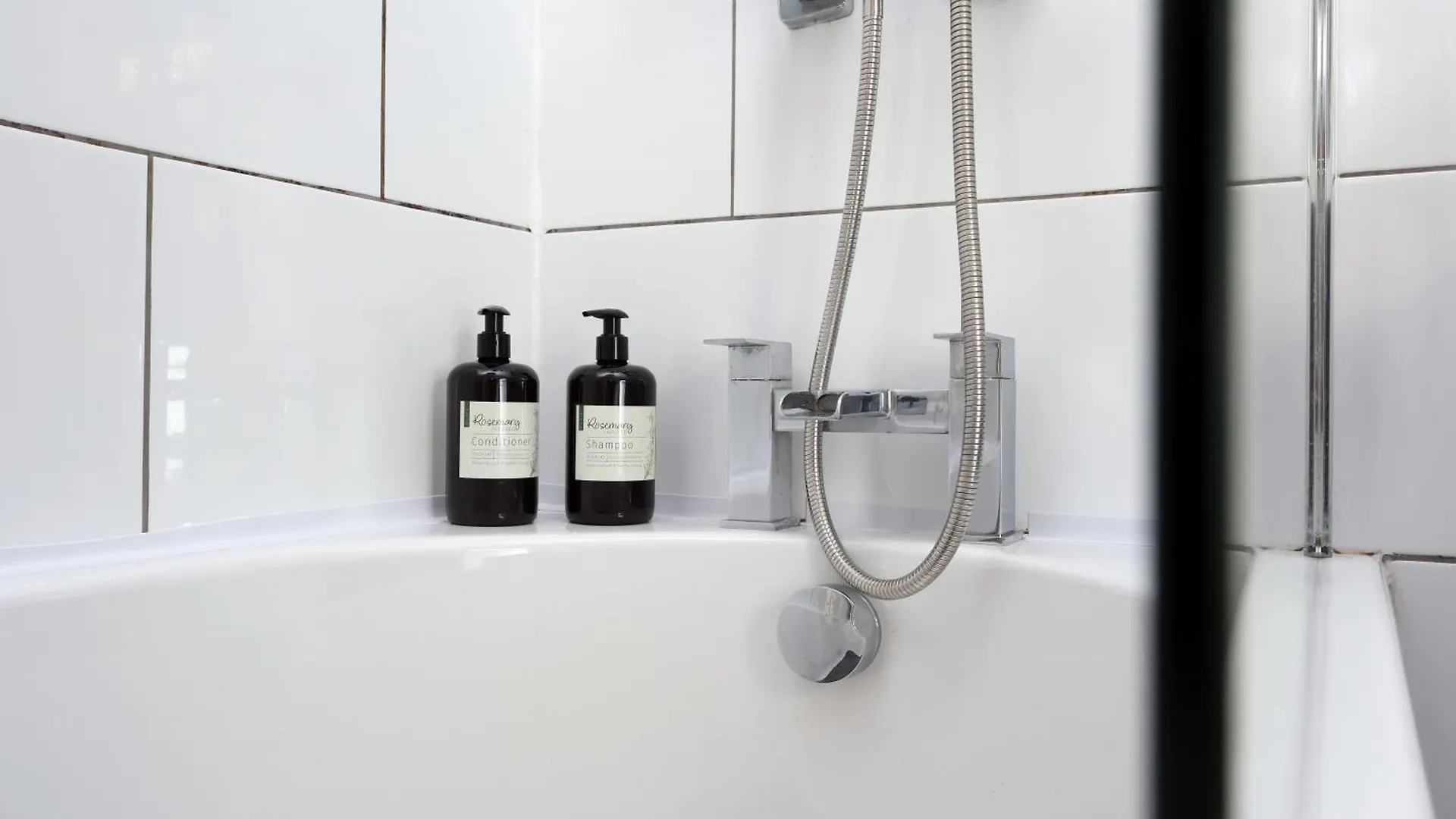 The Central Stay - 5 Minute Walk To Cardiff Centre, Up To 6 People 0*,