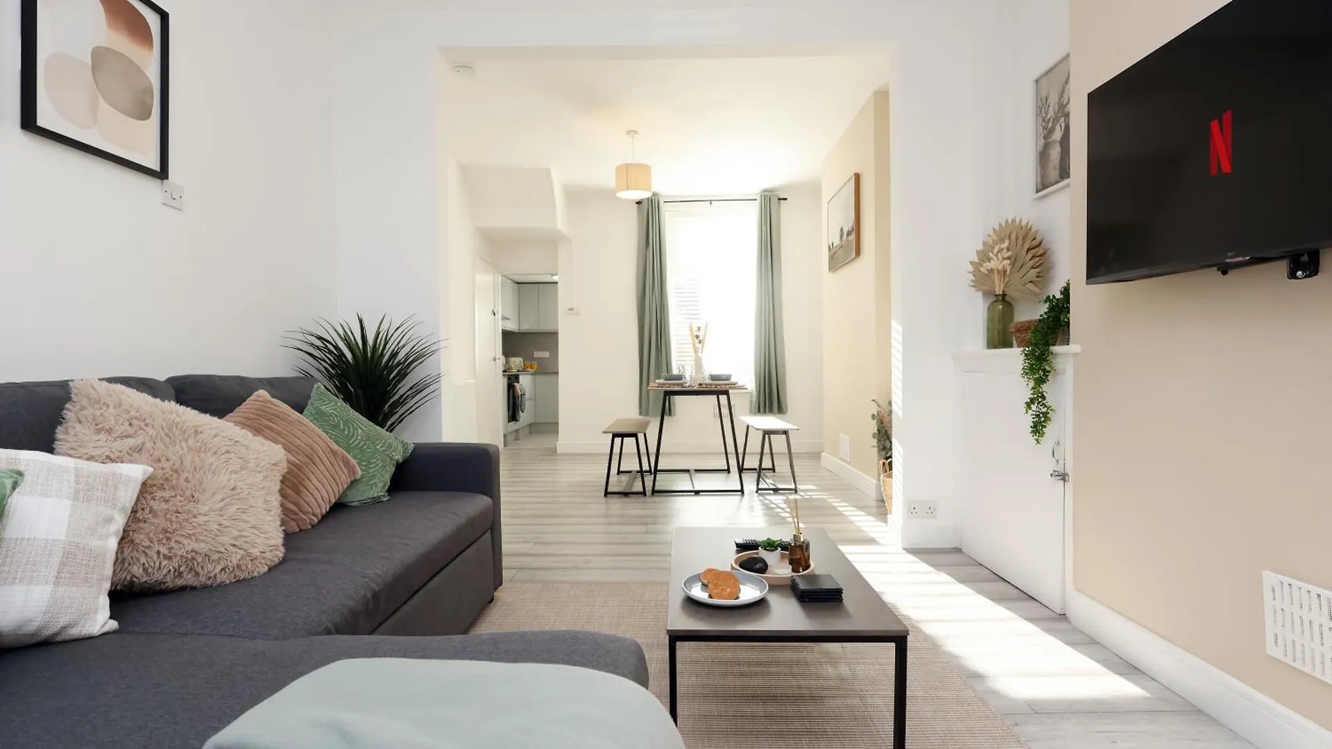 The Central Stay - 5 Minute Walk To Cardiff Centre, Up To 6 People